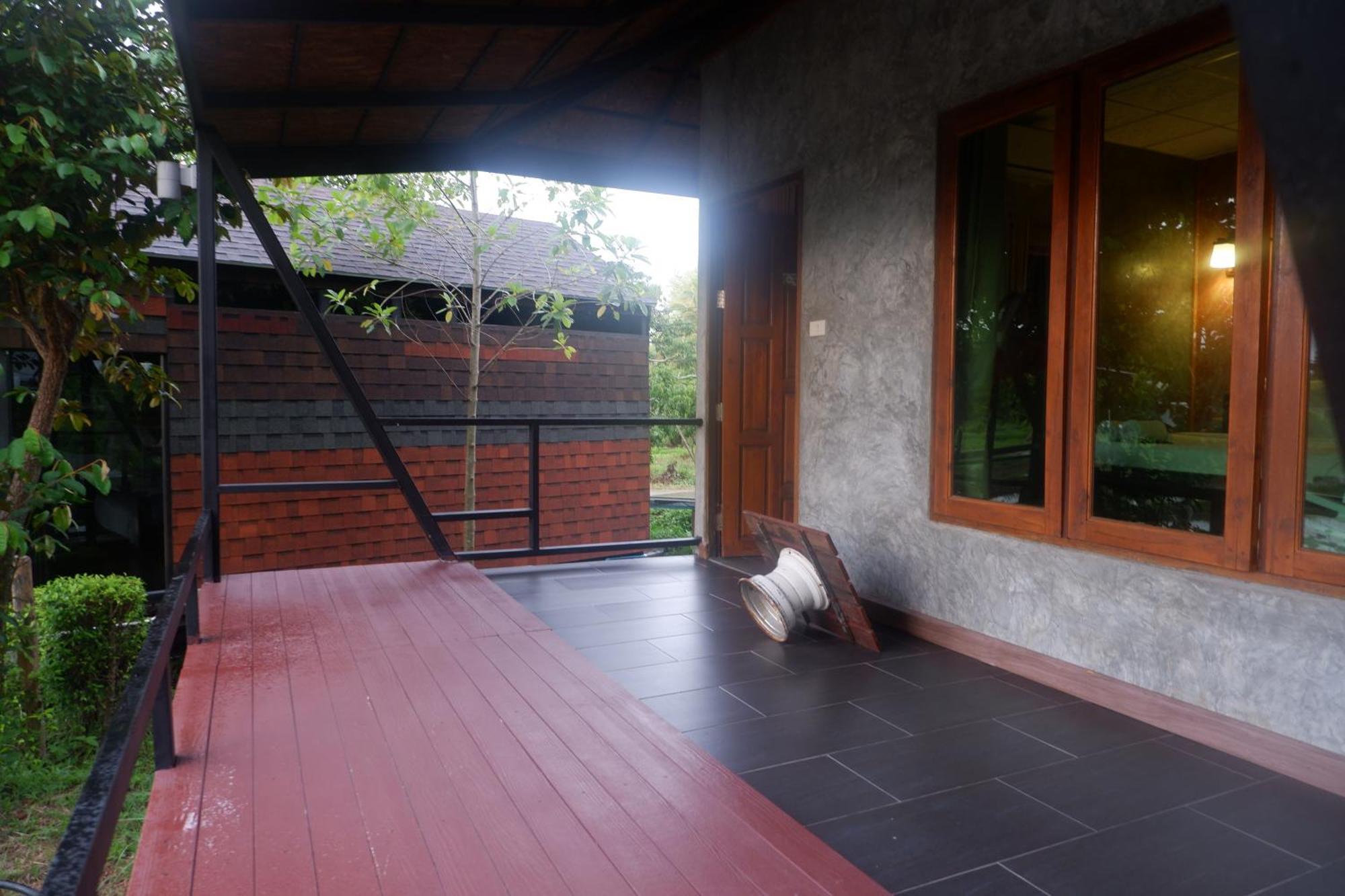 Nok Chan Mee Na Chom Thong Exterior foto
