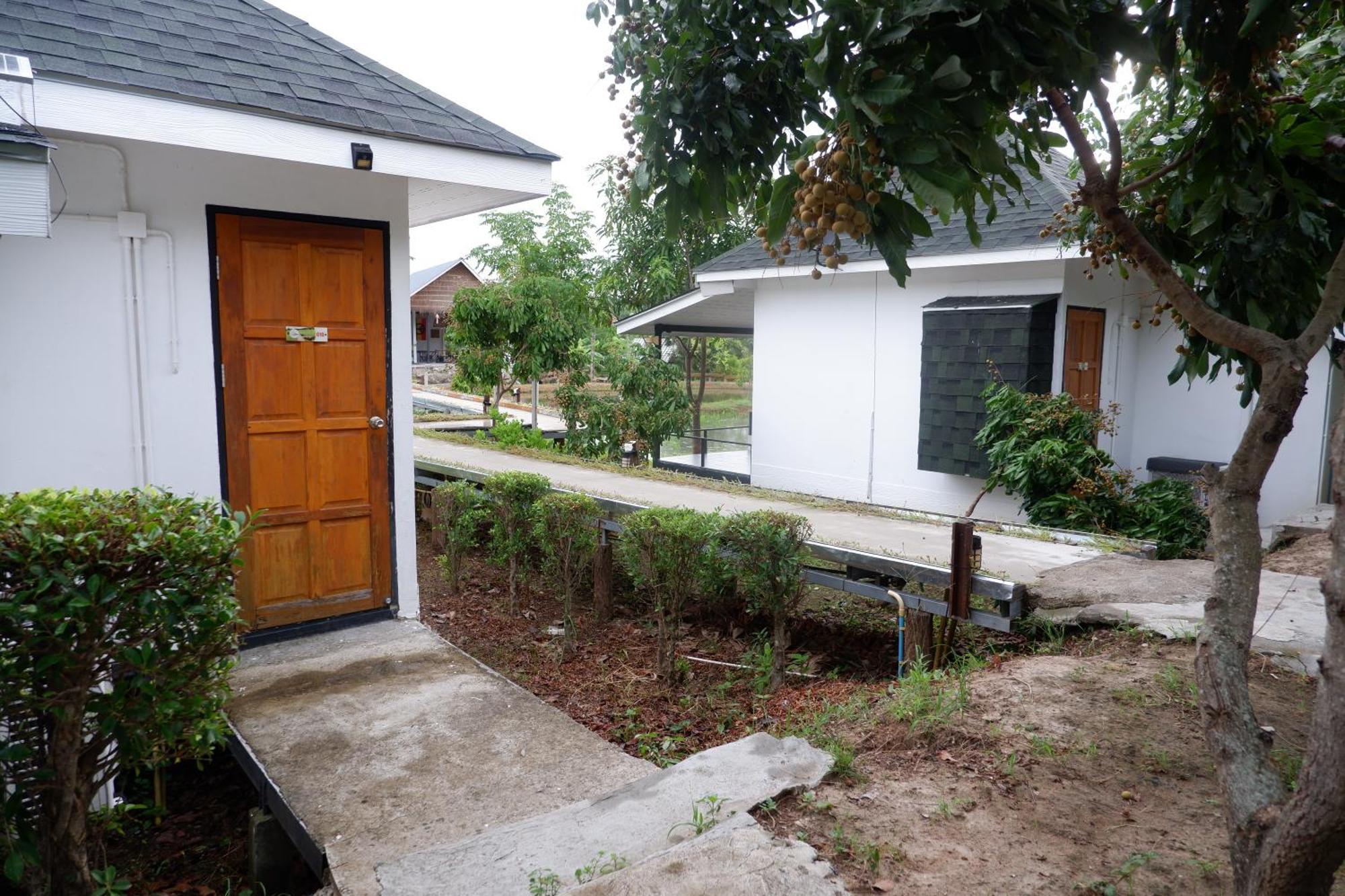 Nok Chan Mee Na Chom Thong Exterior foto
